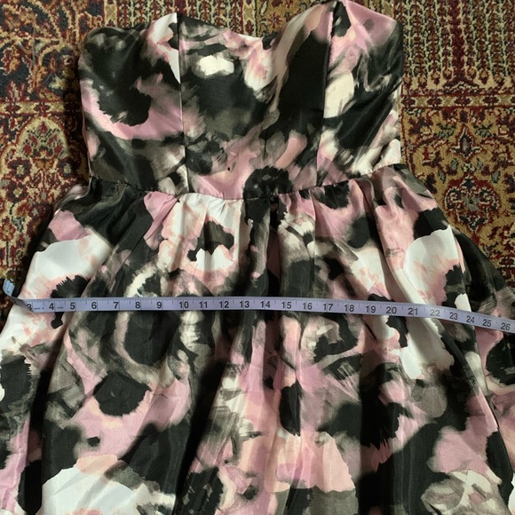 🥳HOST PICK🥳 Venus Sweetheart Strapless - Picture 8 of 10